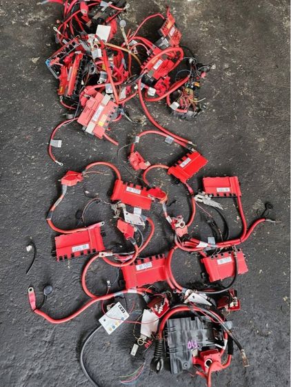 ขั้วบวก ขั้วลบ แบตเตอร์รี่ BMW E90 E60 F10 F25 F30 X1 X3 X5 320i 323i 325i 320D 520i 520D 525D 523i 525i 528i อื่นๆ รูปที่ 11