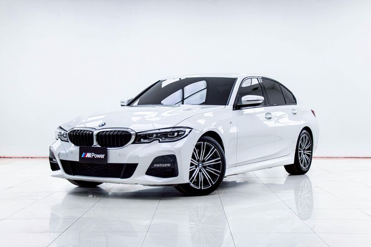 รถ BMW Series 3 330i สี ขาว