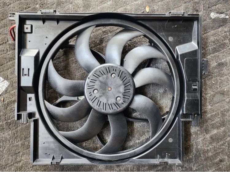 พัดลมไฟฟ้าหม้อน้ำ BMW F30