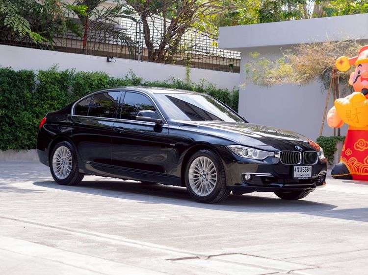 รถ BMW Series 3 320i สี ดำ