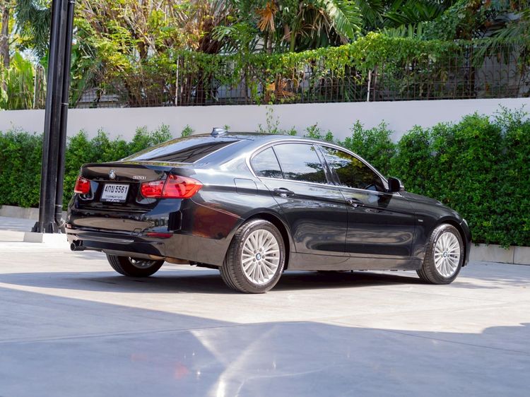 BMW Series 3 2015 320i Sedan เบนซิน ไม่ติดแก๊ส เกียร์อัตโนมัติ ดำ รูปที่ 4