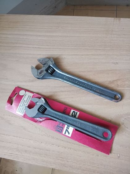 อุปกรณ์เครื่องมือช่าง ประแจเลื่อนเก่า