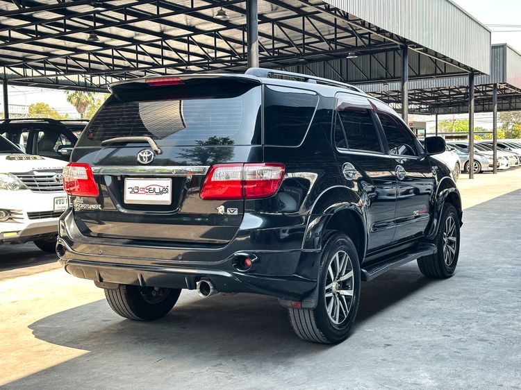 Toyota Fortuner 2010 2.7 V Utility-car เบนซิน เกียร์อัตโนมัติ ดำ รูปที่ 4