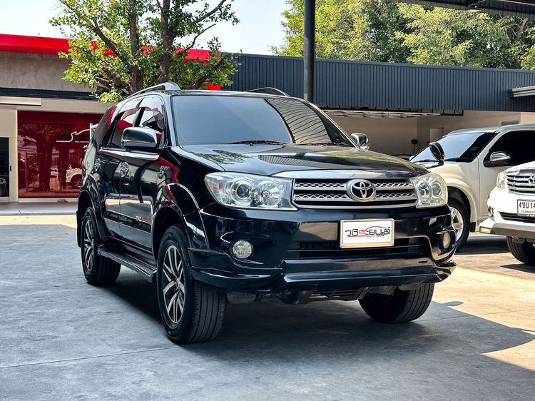 Toyota Fortuner 2010 2.7 V Utility-car เบนซิน เกียร์อัตโนมัติ ดำ รูปที่ 3