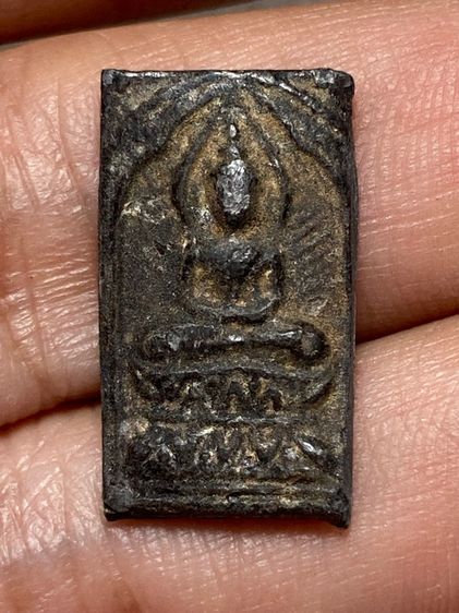 พระนั่งหล่อโบราณ