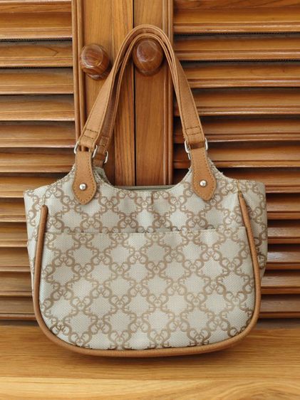 กระเป๋า Valentino Rossa สะพาย ถือ ลายโมโนแกรมสุดคลาสสิก ใช้งานได้ทุกโอกาส สภาพสวย รูปที่ 3