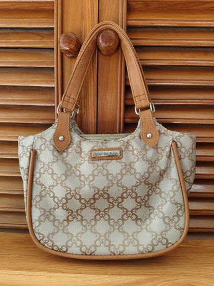 กระเป๋า Valentino Rossa สะพาย ถือ ลายโมโนแกรมสุดคลาสสิก ใช้งานได้ทุกโอกาส สภาพสวย