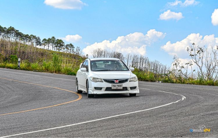 Honda Civic 2006 1.8 S i-VTEC Sedan เบนซิน ไม่ติดแก๊ส เกียร์ธรรมดา ขาว รูปที่ 2