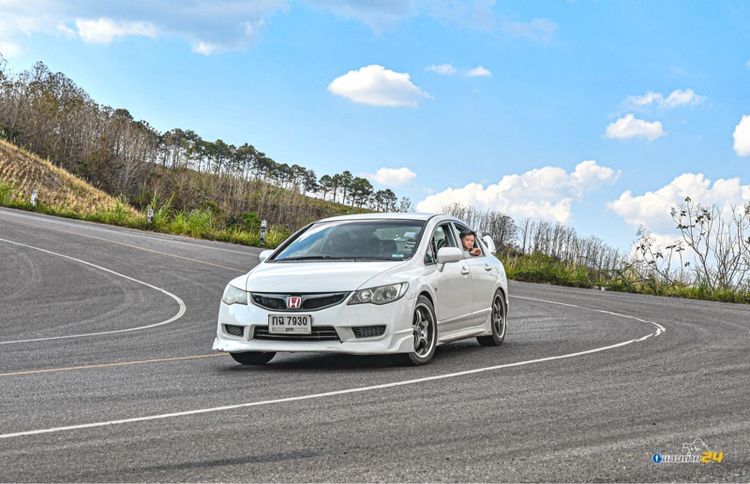 Honda Civic 2006 1.8 S i-VTEC Sedan เบนซิน ไม่ติดแก๊ส เกียร์ธรรมดา ขาว รูปที่ 3