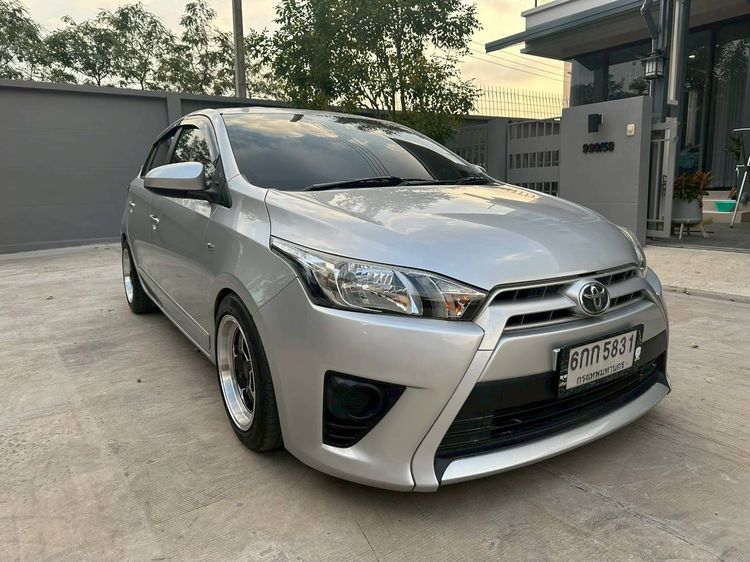 Toyota Yaris ATIV 2017 1.2 E Sedan เบนซิน ไม่ติดแก๊ส เกียร์อัตโนมัติ เทา รูปที่ 2