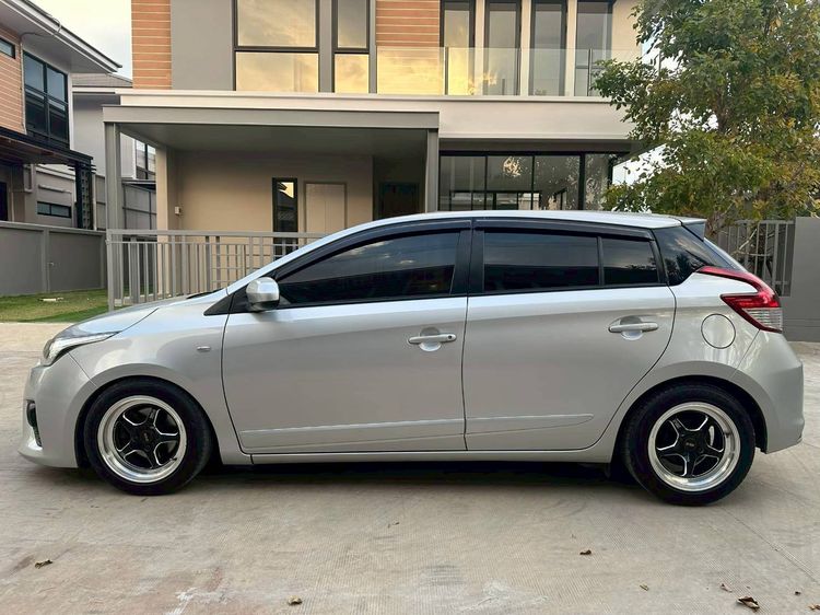 Toyota Yaris ATIV 2017 1.2 E Sedan เบนซิน ไม่ติดแก๊ส เกียร์อัตโนมัติ เทา รูปที่ 4