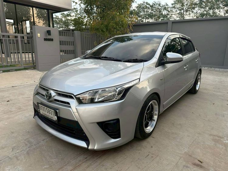รถ Toyota Yaris ATIV 1.2 E สี เทา