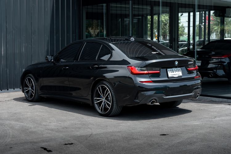 BMW Series 3 2020 330e Sedan ปลั๊กอินไฮบริด (PHEV) ไม่ติดแก๊ส เกียร์อัตโนมัติ ดำ รูปที่ 3