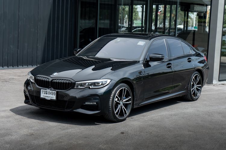 BMW Series 3 2020 330e Sedan ปลั๊กอินไฮบริด (PHEV) ไม่ติดแก๊ส เกียร์อัตโนมัติ ดำ รูปที่ 2