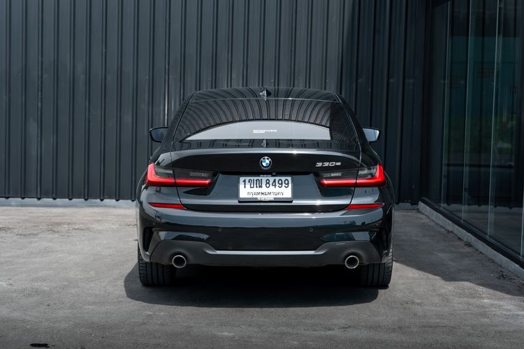 BMW Series 3 2020 330e Sedan ปลั๊กอินไฮบริด (PHEV) ไม่ติดแก๊ส เกียร์อัตโนมัติ ดำ รูปที่ 4