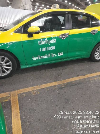 รถ Toyota Innova 2.0 G สี เขียว