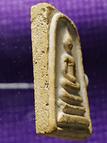 พระสมเด็จวัดระฆัง รุ่นเเรก สภาพสวยมากดั่งเเรกสร้าง องค์แชมป์โลก พระถูกเก็บอยู่ตู้เซฟบ้านคุณหลวงเก่าสมัยรัชกาลที่5 มายาวนาน ได้แบ่งปันมาครับ รูปที่ 6