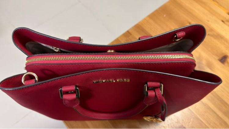 กระเป๋าถือ Michael Kors สีแดง รูปที่ 4