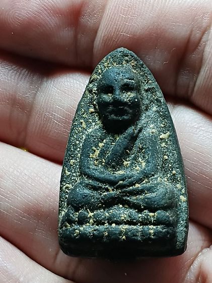 พระหลวงปู่ทวด เนื้อว่าน พิมพ์ใหญ่ รุ่นเเรก ปี2497 วัดช้างให้ สภาพสวยมาก พระวางอยู่บนหิ้งเก่าบ้านคุณตามายาวนาน ได้เหมาพระยกหิ้งแบ่งปันมาครับ รูปที่ 3