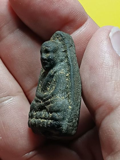 พระหลวงปู่ทวด เนื้อว่าน พิมพ์ใหญ่ รุ่นเเรก ปี2497 วัดช้างให้ สภาพสวยมาก พระวางอยู่บนหิ้งเก่าบ้านคุณตามายาวนาน ได้เหมาพระยกหิ้งแบ่งปันมาครับ รูปที่ 7