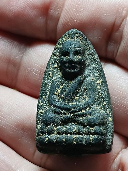 พระหลวงปู่ทวด เนื้อว่าน พิมพ์ใหญ่ รุ่นเเรก ปี2497 วัดช้างให้ สภาพสวยมาก พระวางอยู่บนหิ้งเก่าบ้านคุณตามายาวนาน ได้เหมาพระยกหิ้งแบ่งปันมาครับ รูปที่ 11