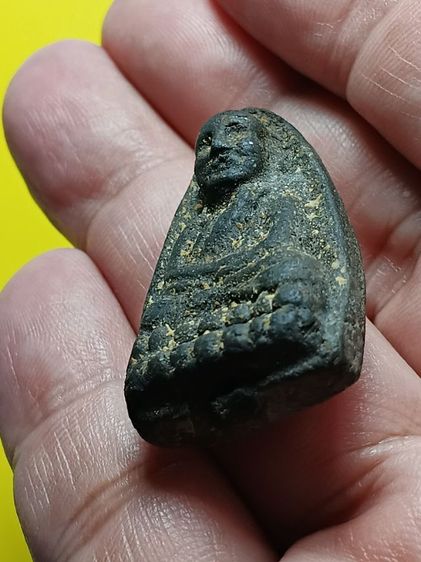 พระหลวงปู่ทวด เนื้อว่าน พิมพ์ใหญ่ รุ่นเเรก ปี2497 วัดช้างให้ สภาพสวยมาก พระวางอยู่บนหิ้งเก่าบ้านคุณตามายาวนาน ได้เหมาพระยกหิ้งแบ่งปันมาครับ รูปที่ 9