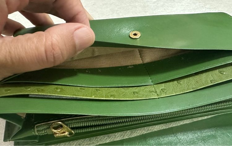 Givenchy Long Wallet กระเป๋าสตางค์ทรงยาว มือสองแท้ สีเขียวเหนี่ยวทรัพย์ รูปที่ 10