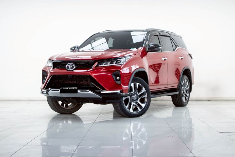 รถ Toyota Fortuner 2.4 Legender Black Top สี แดง