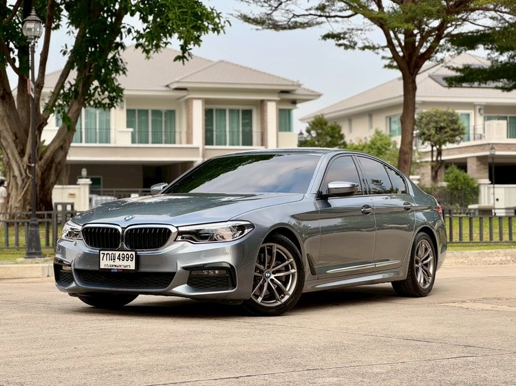 รถ BMW Series 5 520d สี เทา