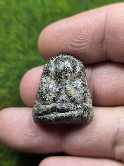 พระปิดตาหลวงปู่แก้ววัดเครือวัลย์ เนื้อแตกลายเก่า