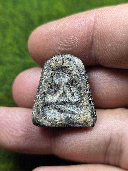 พระปิดตาหลวงปู่แก้ววัดเครือวัลย์ เนื้อแตกลายเก่า รูปที่ 2