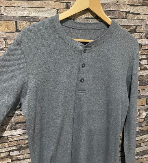 เสืัอ Uniqlo รูปที่ 2