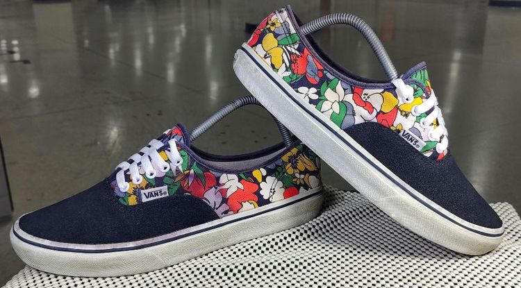 รองเท้า💥VANS 💥รายพิเศษ💥ของแท้‼️พื้นเดิม นิ่ม สวยๆ เดิม สภาพดี💥ไซร์ 43  รูปที่ 3
