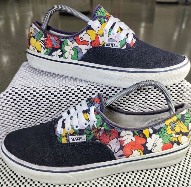 รองเท้า💥VANS 💥รายพิเศษ💥ของแท้‼️พื้นเดิม นิ่ม สวยๆ เดิม สภาพดี💥ไซร์ 43