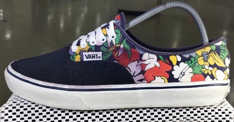 รองเท้า💥VANS 💥รายพิเศษ💥ของแท้‼️พื้นเดิม นิ่ม สวยๆ เดิม สภาพดี💥ไซร์ 43  รูปที่ 4