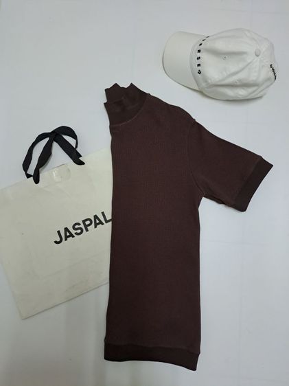 อื่นๆ M อื่นๆ อื่นๆ เสื้อยืดคอปีนแขนสั้นจั๊ม สีเลือดนก แบรนด์ Jaspal‼️