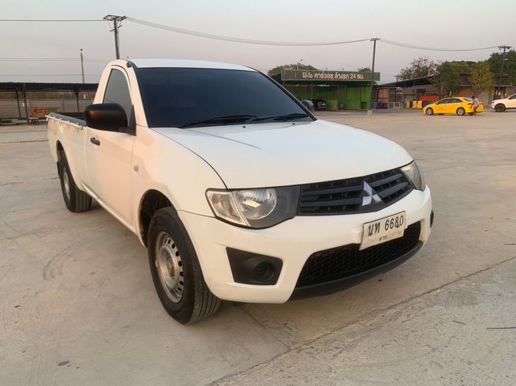 รถ Mitsubishi Triton 2.5 GL สี ขาว