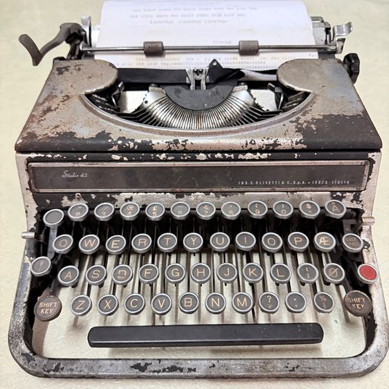 เครื่องพิมพ์ดีด Olivetti รุ่น ร.5 (แป้นเหล็ก) Eng