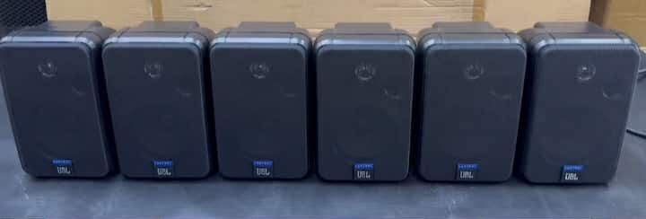 ลําโพง JBL control1สภาพดีเดิมๆไว้สําหรับฟังเพลงคู่หน้า ร้านอาหาร ร้านกาแฟ มีที่แขวนผนังในตัว