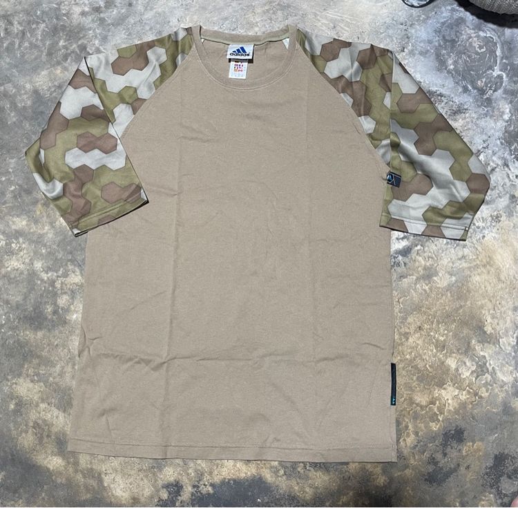 เสื้อแขนสามส่วน