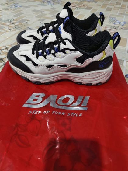 รองเท้าผ้าใบ ผ่านการใช้งานครั้งเดียว รูปที่ 4