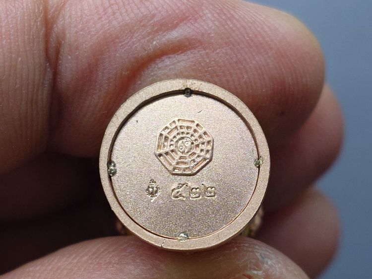 รูปหล่อเจ้าพ่อเสือ (ตั่วเหล่าเอี๊ย) พิมพ์ใหญ่ เนื้อเงินสามกษัตริย์ รุ่น รักษ์แผ่นดิน พิธี วัดจักรรดิราชาวาส ปี2544 พร้อมกล่องเดิม รูปที่ 7