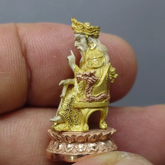 รูปหล่อเจ้าพ่อเสือ (ตั่วเหล่าเอี๊ย) พิมพ์ใหญ่ เนื้อเงินสามกษัตริย์ รุ่น รักษ์แผ่นดิน พิธี วัดจักรรดิราชาวาส ปี2544 พร้อมกล่องเดิม รูปที่ 6