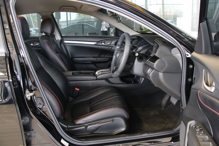 Honda Civic 2020 1.8 E i-VTEC Sedan เบนซิน ไม่ติดแก๊ส เกียร์อัตโนมัติ ดำ รูปที่ 3