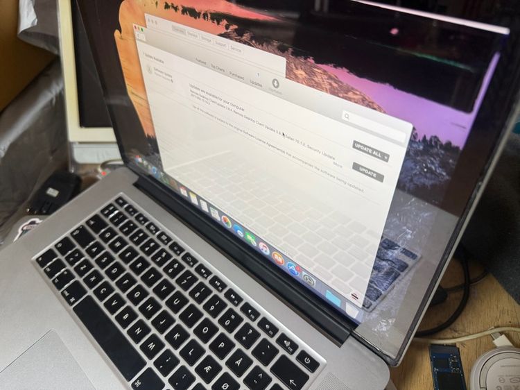 macbook pro retina 15" 2014 จอแตก รูปที่ 2