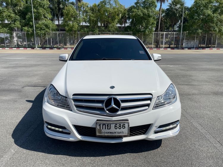 Mercedes-Benz C-Class 2013 C200 CGI Sedan เบนซิน ไม่ติดแก๊ส เกียร์อัตโนมัติ ขาว รูปที่ 2