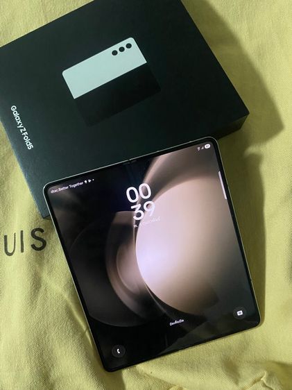 ปล่อยครบกล่อง Fold 5  รอม12แรม256 GB ต่อรองราคาได้ครับ สภาพนางฟ้า 95เปอร์เซ็น