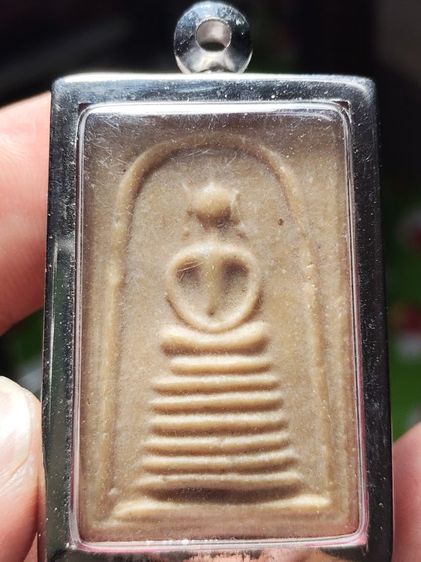 สมเด็จหลวงพ่อกวยล้อพิมพ์เกศไชโยเนื้อผงน้ำมัน