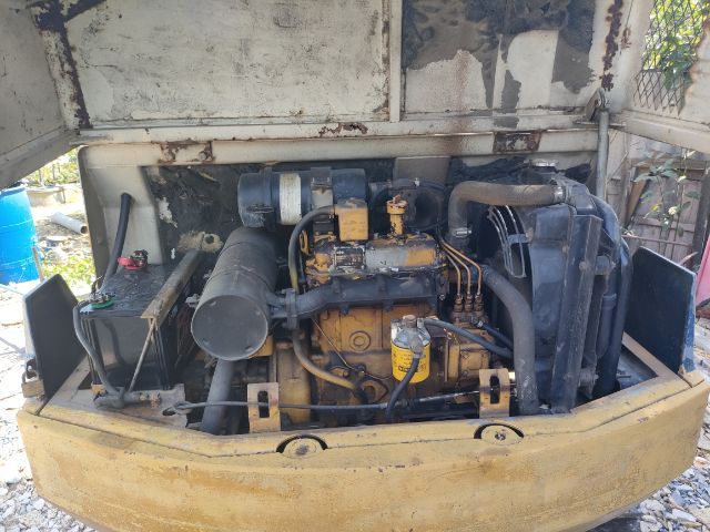 ขายรถแมคโค โคมัตสุ PC30  สภาพดี พร้อมใช้งานขาย198,000บาทติดต่อ T. 0818347740 รูปที่ 4