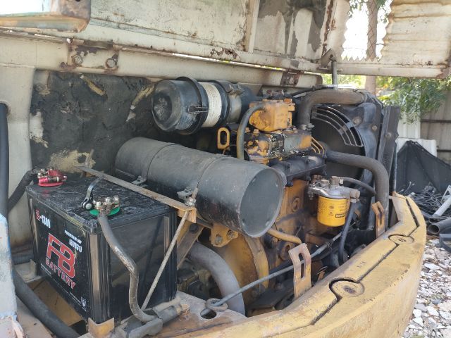 ขายรถแมคโค โคมัตสุ PC30  สภาพดี พร้อมใช้งานขาย198,000บาทติดต่อ T. 0818347740 รูปที่ 3